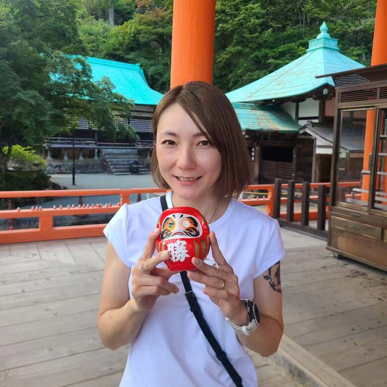 試合前に勝尾寺で必勝祈願を行った葉月さん