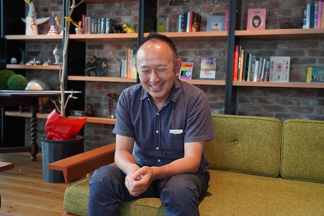 楽しい夫婦エピソードが満載の足立監督