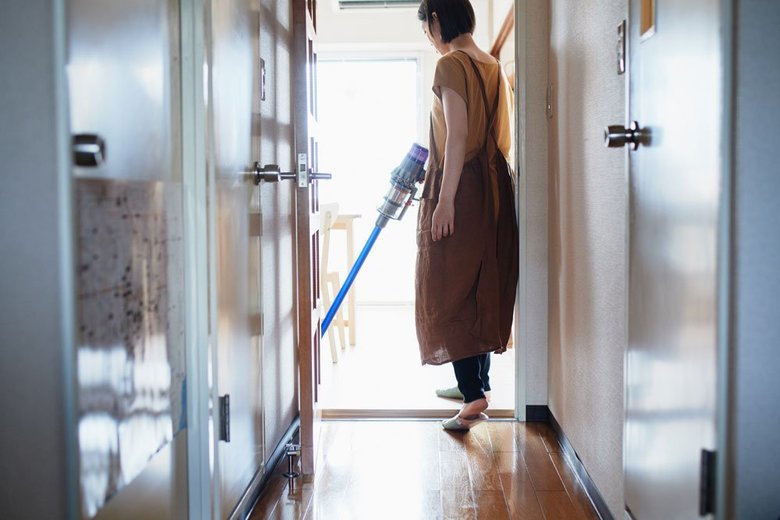 ▲コンセント差し替えが不要なので、玄関から廊下、奥のリビングまで流れるように床掃除が終わっていく