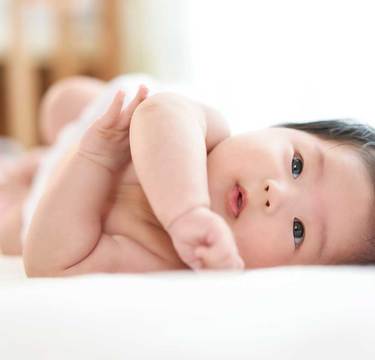 寝返りしない赤ちゃん…いつから？練習しなきゃダメ!?