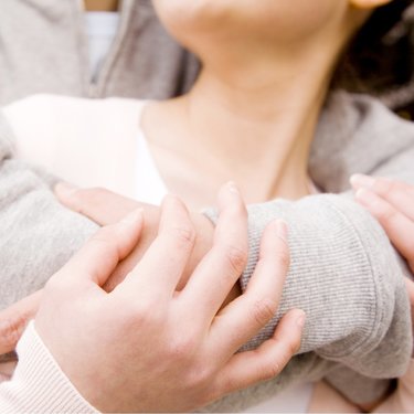 「幼稚園の息子がおしりを触ります」ハグにキス…子供のスキンシップ体験談