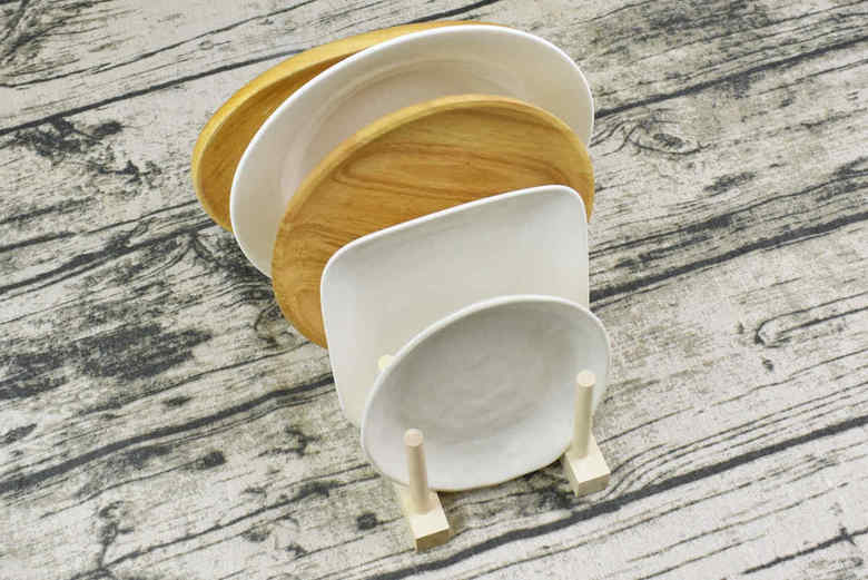 ダイソーおすすめ収納「木製お皿立て」の使用中画像2