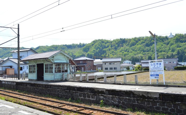 雰囲気のある近くの駅