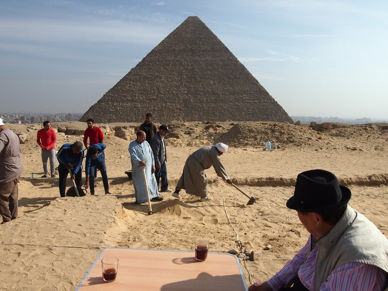 80歳を過ぎたいまもエジプトの現場で発掘調査を続けている