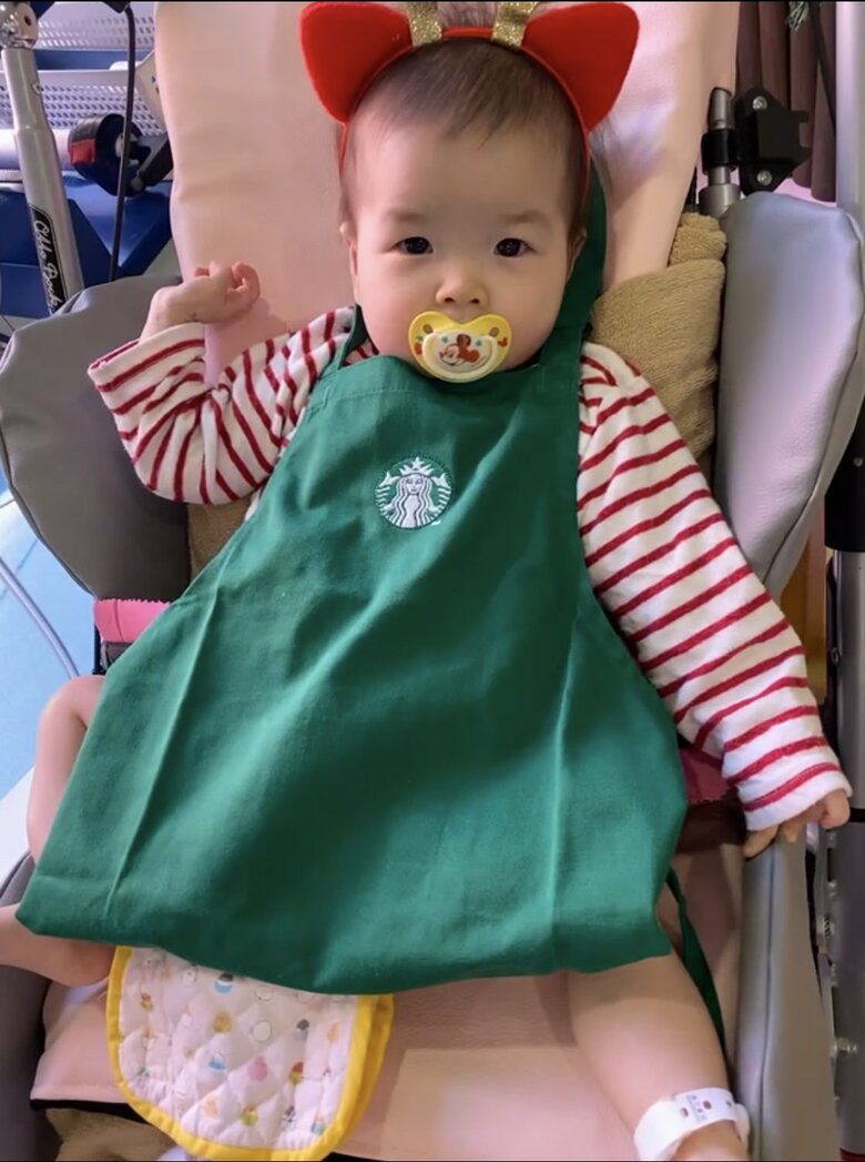 病院内のスターバックスの店員が小児心臓病棟のクリスマスイベントで「1日こどもスターバックス」を開いてくれた