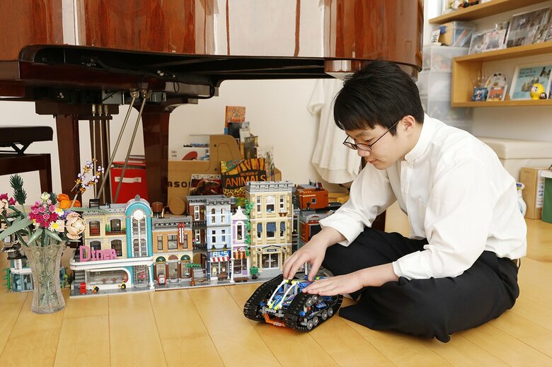 幼稚園や小学生のころはレゴを作るのも大好きだった怜さん