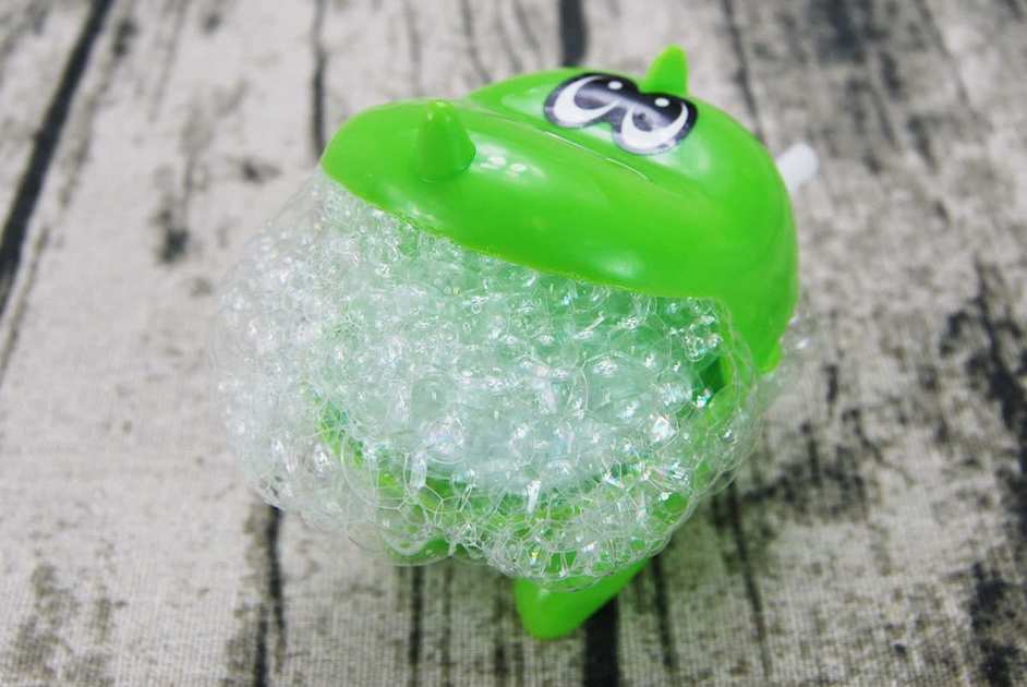 ダイソーおもちゃ「あわドン」で遊んでいる画像