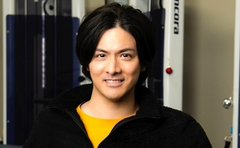 「下半身不随でもカッコいい？」脊髄損傷した俳優、ブログ読者への違和感が転機に「口にタッチペンくわえて描く」今