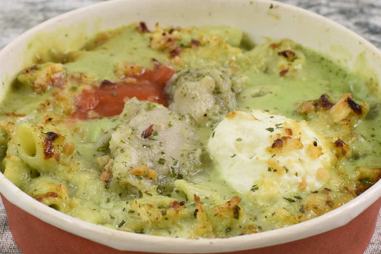 セブンイレブンのおすすめランチ「バジルクリーム仕立て チキングラタン」の実食画像