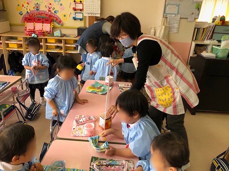 幼稚園の教育実習中の水野真紀さん