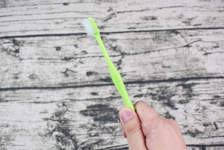 ダイソーのおすすめ商品「磨きやすい 歯ブラシ 先細」の商品画像
