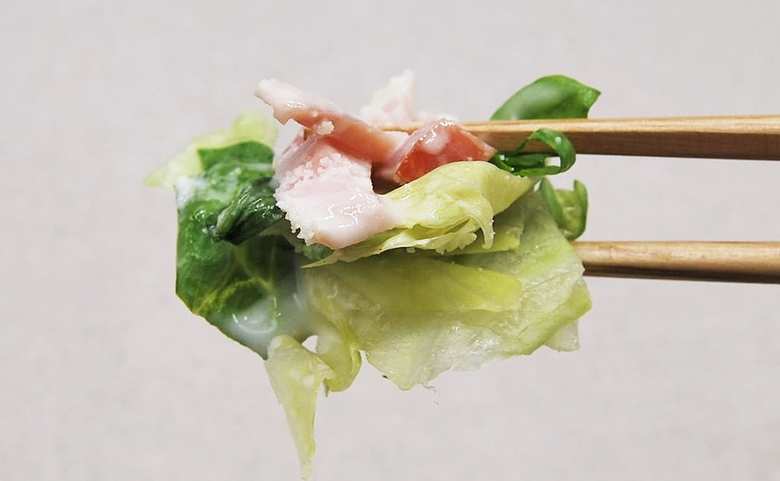 ローソンのおすすめサラダ「レモン香る! シーザーサラダ」の実物画像