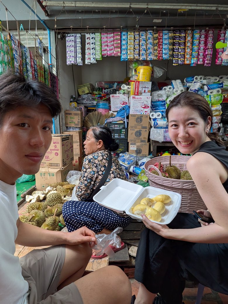 「旅の目的のメインは食」だという大澤さんご夫婦（写真提供／大澤孝将）