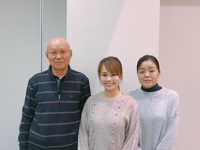 安藤さんが30歳のころのご両親との家族写真