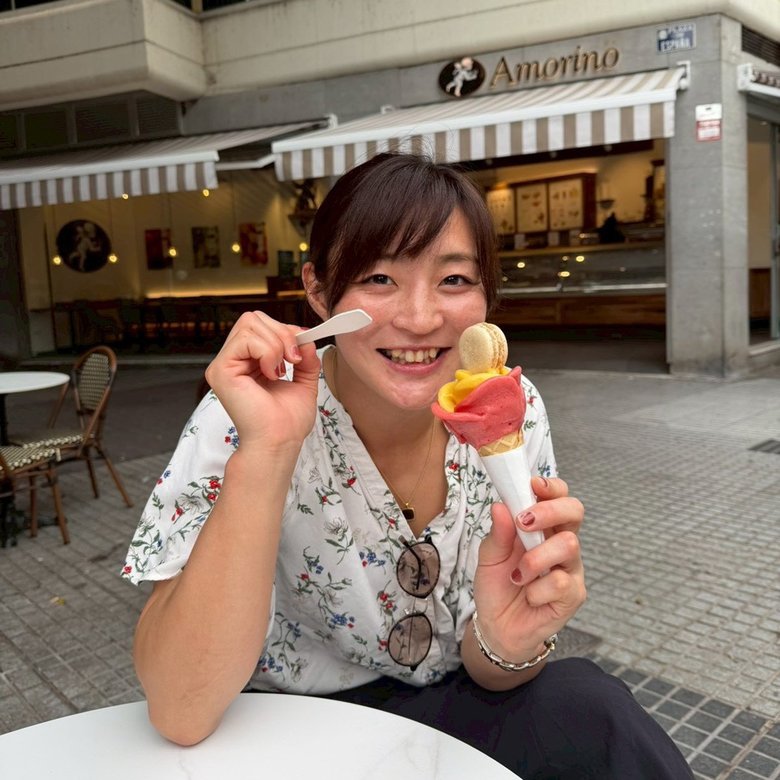 髪を伸ばしておしゃれを楽しむ角田さん