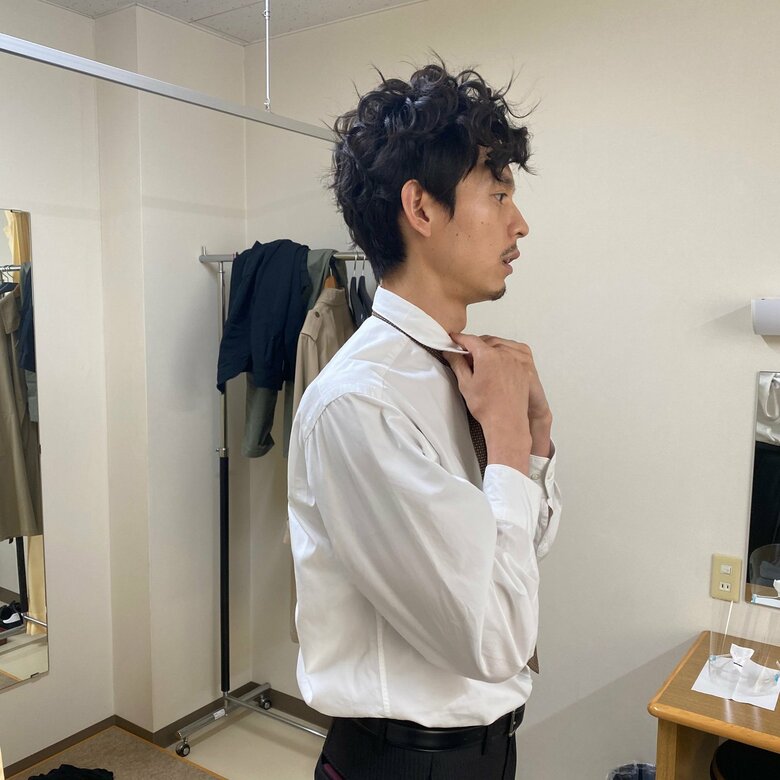 学園ドラマにフリーの記者役で出演した片岡さん