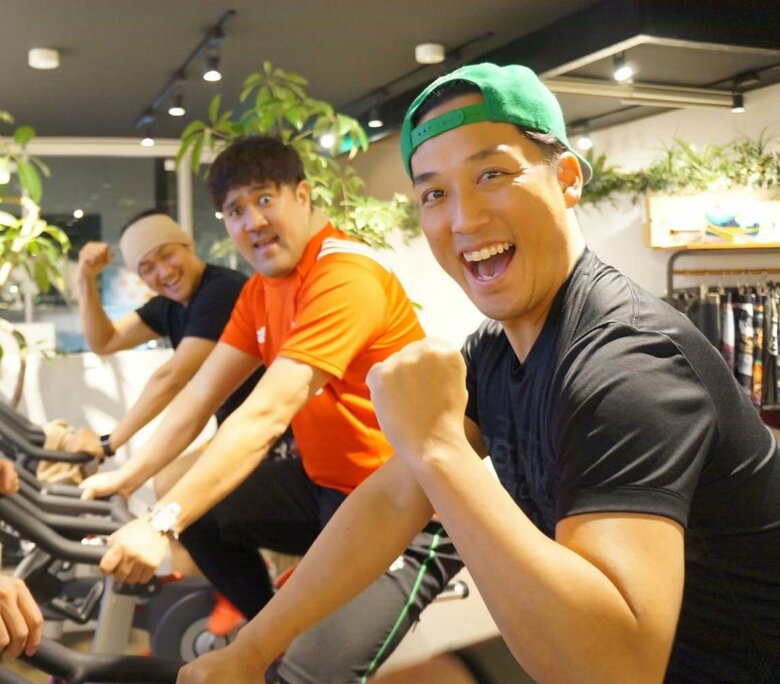 左から諸見里大介／ビタミンS-お兄ちゃんとジムに