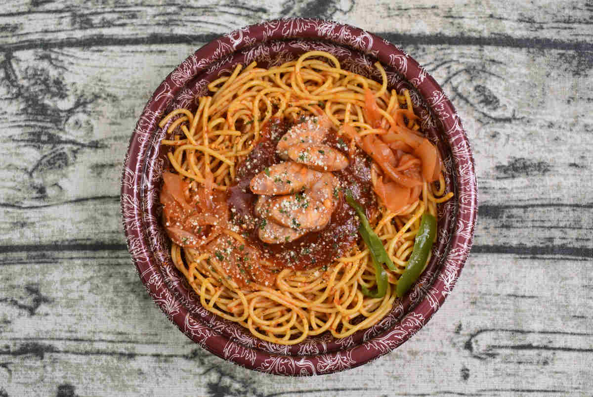 ナチュラルローソンの人気商品「懐かしのナポリタン」の食レポ画像
