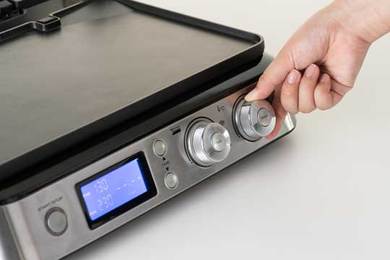 デロンギ「マルチグリル」今夏は親子でベランダBBQ！｜CHANTO WEB