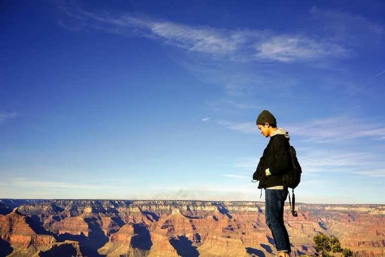 「山ごもり休暇」中の社員のアメリカ旅行でのワンシーン。