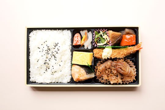 特撰幕の内弁当　790円（税込）