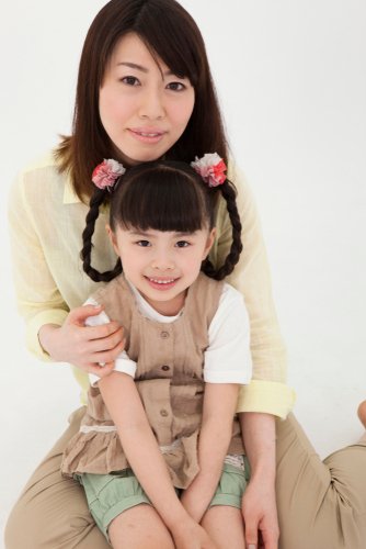 ライター：藤崎陽菜
ネイリストとして働く傍ら、美容・恋愛ライターとしても活動中。ママ友とのおしゃべりは大好きだけど、最近でき始めているママ友派閥のとりなし役になっているのが悩みの種。公務員の夫と、2歳になる娘と三人暮らし。