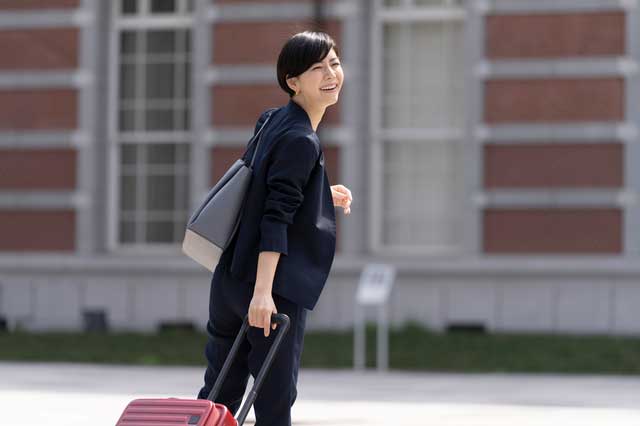 仕事をする女性