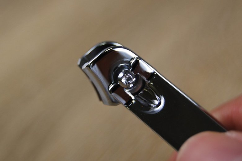 ダイソーのおすすめ商品「ペンチ型つめ切り」のアップ画像