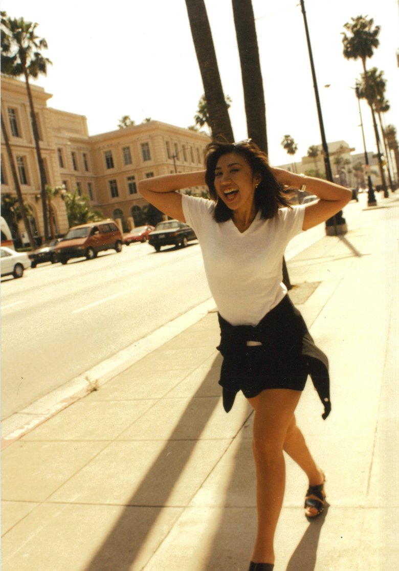 美脚！ロサンゼルスの街をミニスカートで歩く高橋さん