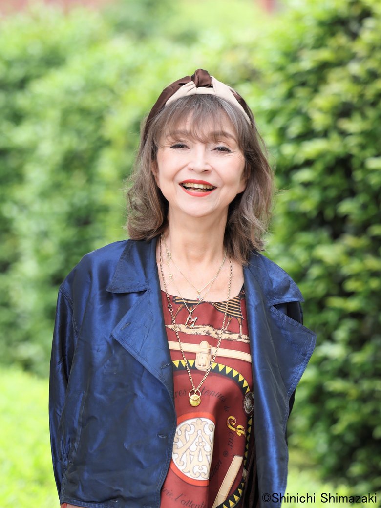 「親子だから仲がいいとは限らない」と母親との確執を振り返る秋川リサさん