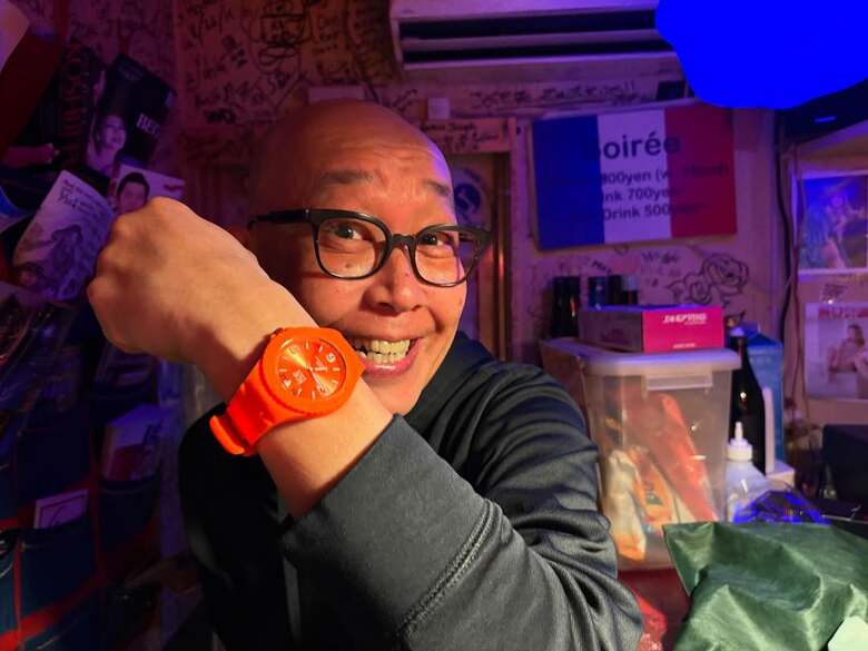 2025年4月、誕生日に時計をプレゼントされて喜ぶ坂本ちゃん