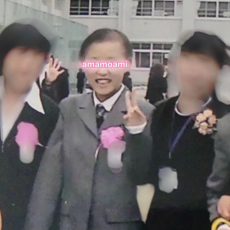 中学の卒業式に同級生と
