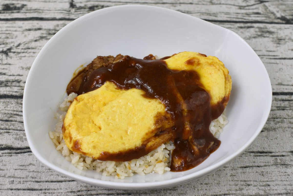 セブンイレブンのおすすめランチ「玉子を味わう! ビーフシチューオムライス」の実食画像
