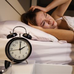 睡眠の質は夫婦仲まで左右するって?! つらい「不眠症」を改善する〝身近な食材〟とは？