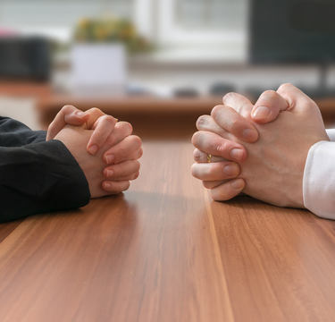 藁人形論法って!?宇多田ヒカルさんの疑問で脚光を浴びた言葉