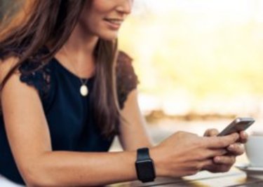 気になる青い目のクマはスマホのせい!? 現代女性が抱える「アイゾーンの悩み」に迫る