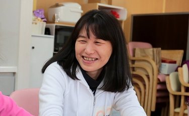 「私はおせっかいな近所のおばちゃん」震災後も苦しむ子どもの話を聴き続ける女性の思い #知り続ける