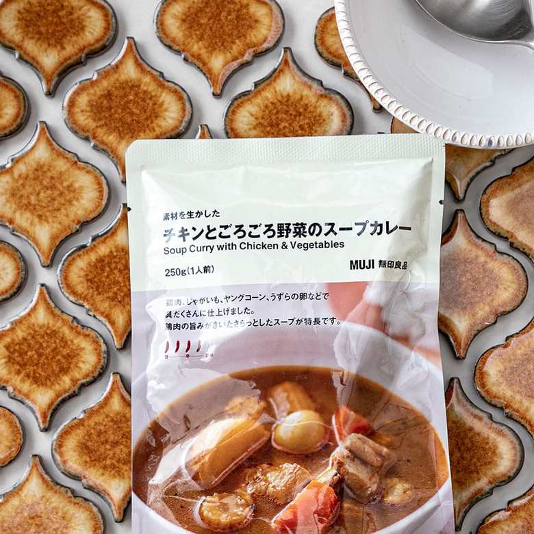 無印良品のレトルトカレー(チキンとごろごろ野菜のスープカレー)
