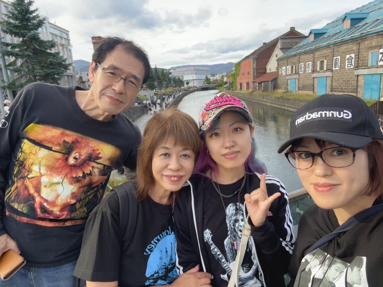 両親、妹さんと出かけたときの1枚