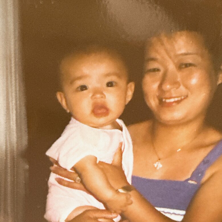 水野さんが生後5か月のころの叔母さんとのツーショット