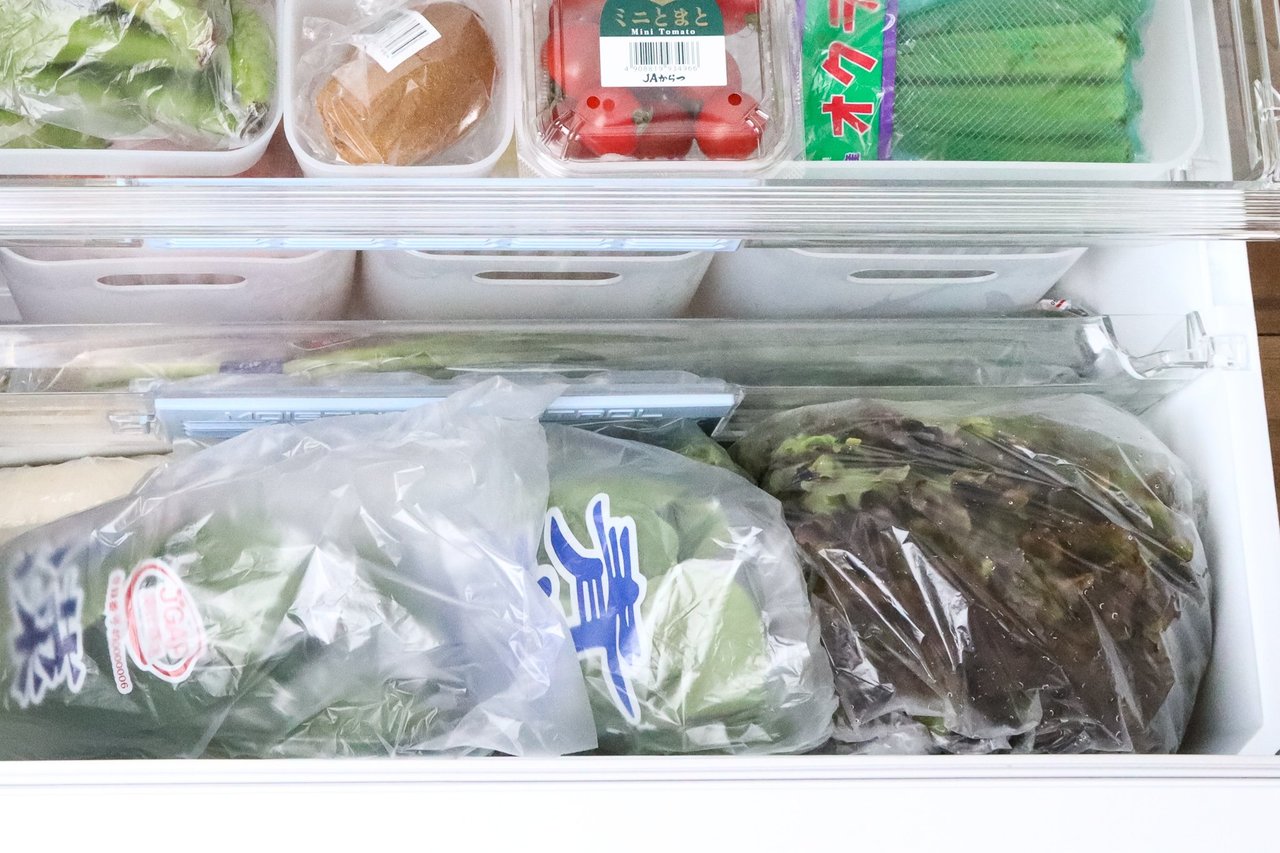 野菜を立てて収納しているところ