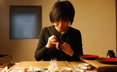 能登半島地震で被災 輪島塗作家・小西紋野「一回しかない人生。蒔絵にかけたい」避難生活で復興に取り組む今を追う