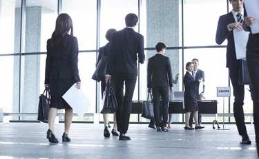 就活生向けマッチングサービス？経済産業省が地域の魅力ある「新卒採用継続企業」を発表