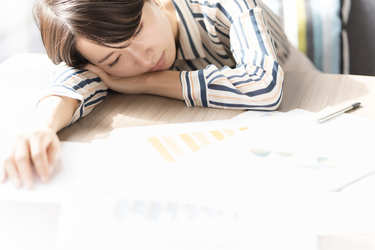 仕事中の眠気をなんとかしたい！睡魔を遠ざけ集中する方法