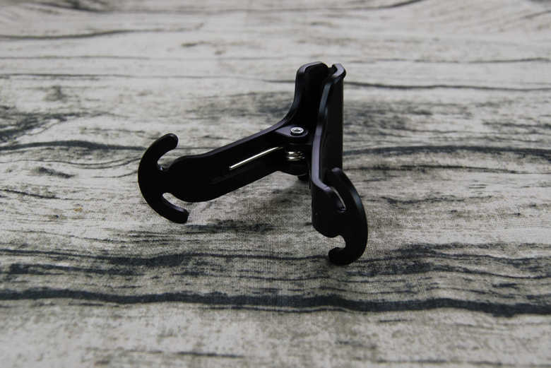 セリアのおすすめ商品「フッククリップ」の使用中画像2