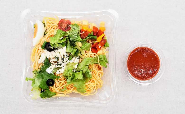 ファミマのおすすめサラダ「冷たいパスタ サラダチキンとトマト」の食レポ画像