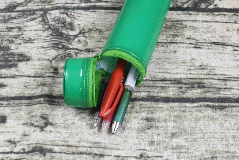 ダイソーの人気文房具「ビッグペンシルペンケース」の使用画像