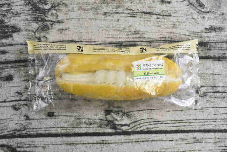 セブンイレブンの人気スイーツ「Wクリームのシューロール」のパッケージ画像