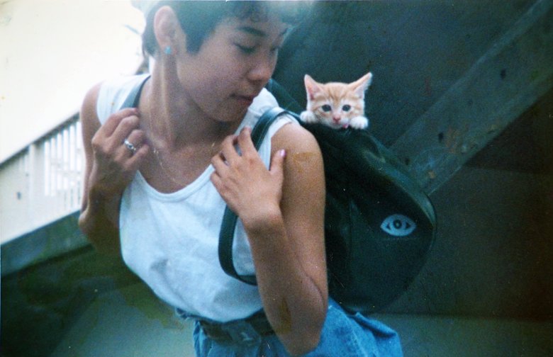 ヘアメイク事務所に所属していた27歳のころ。愛猫と一緒に