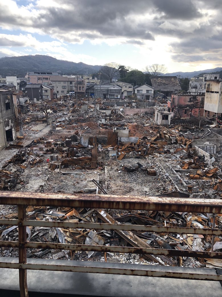 震災後、店舗3階窓から見た外の様子